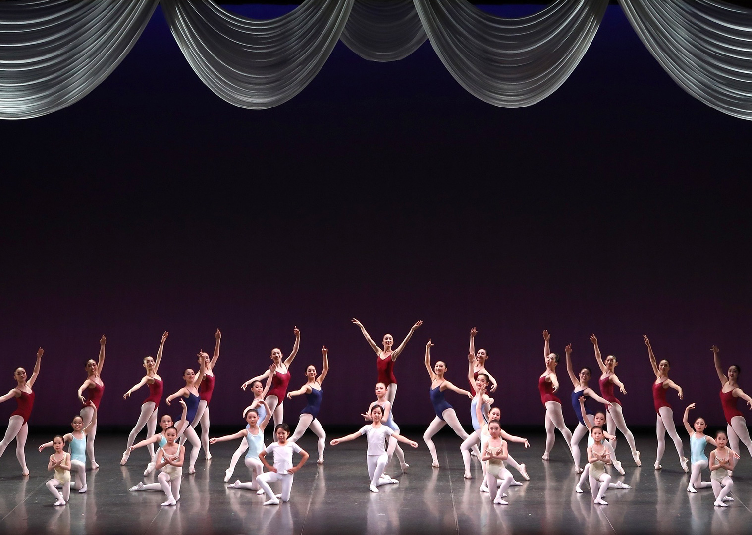 谷桃子バレエ団附属アカデミーより ご案内